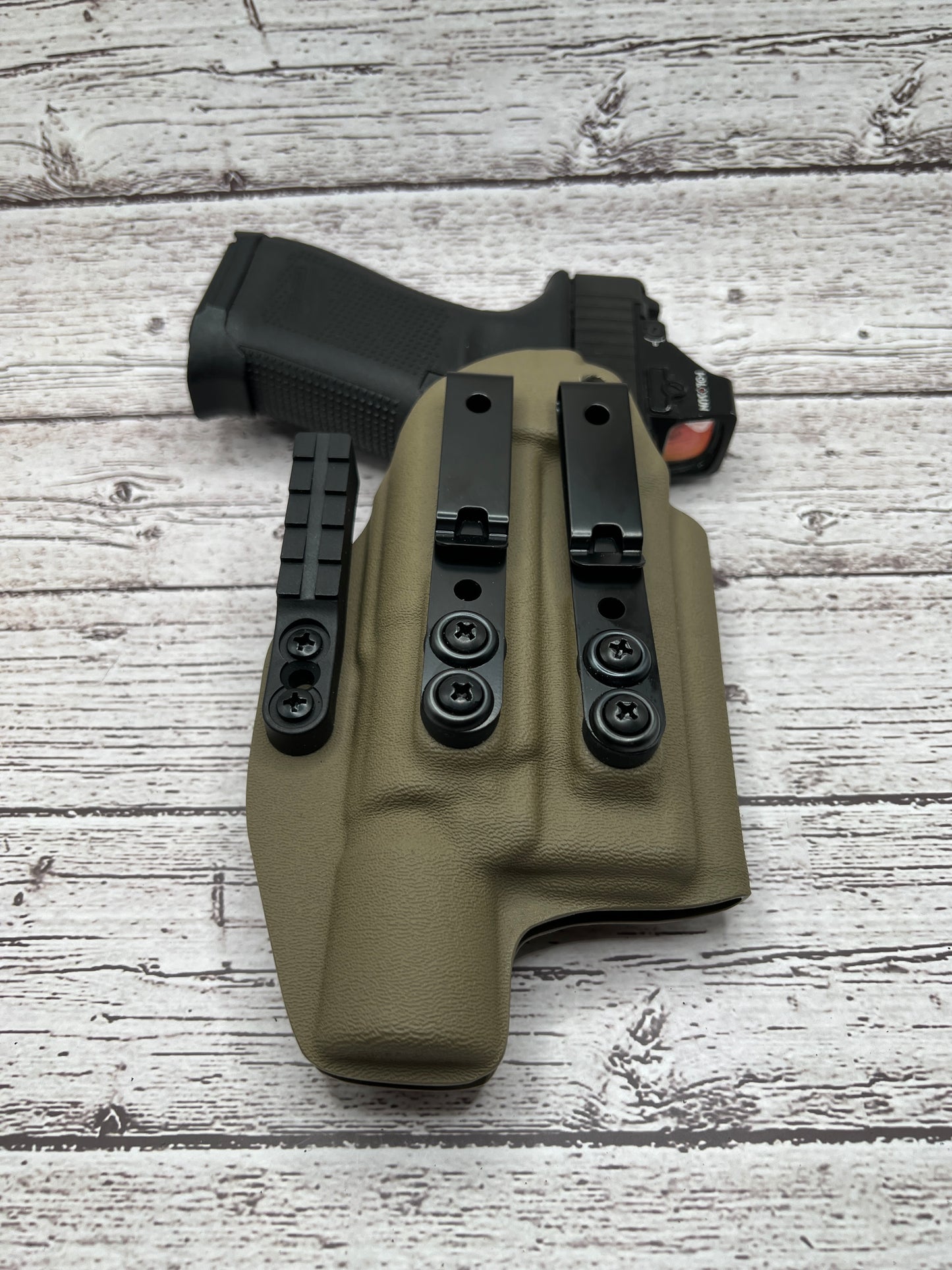 Light Bearing IWB Holster for Glock 19/19X/45 Pistol.