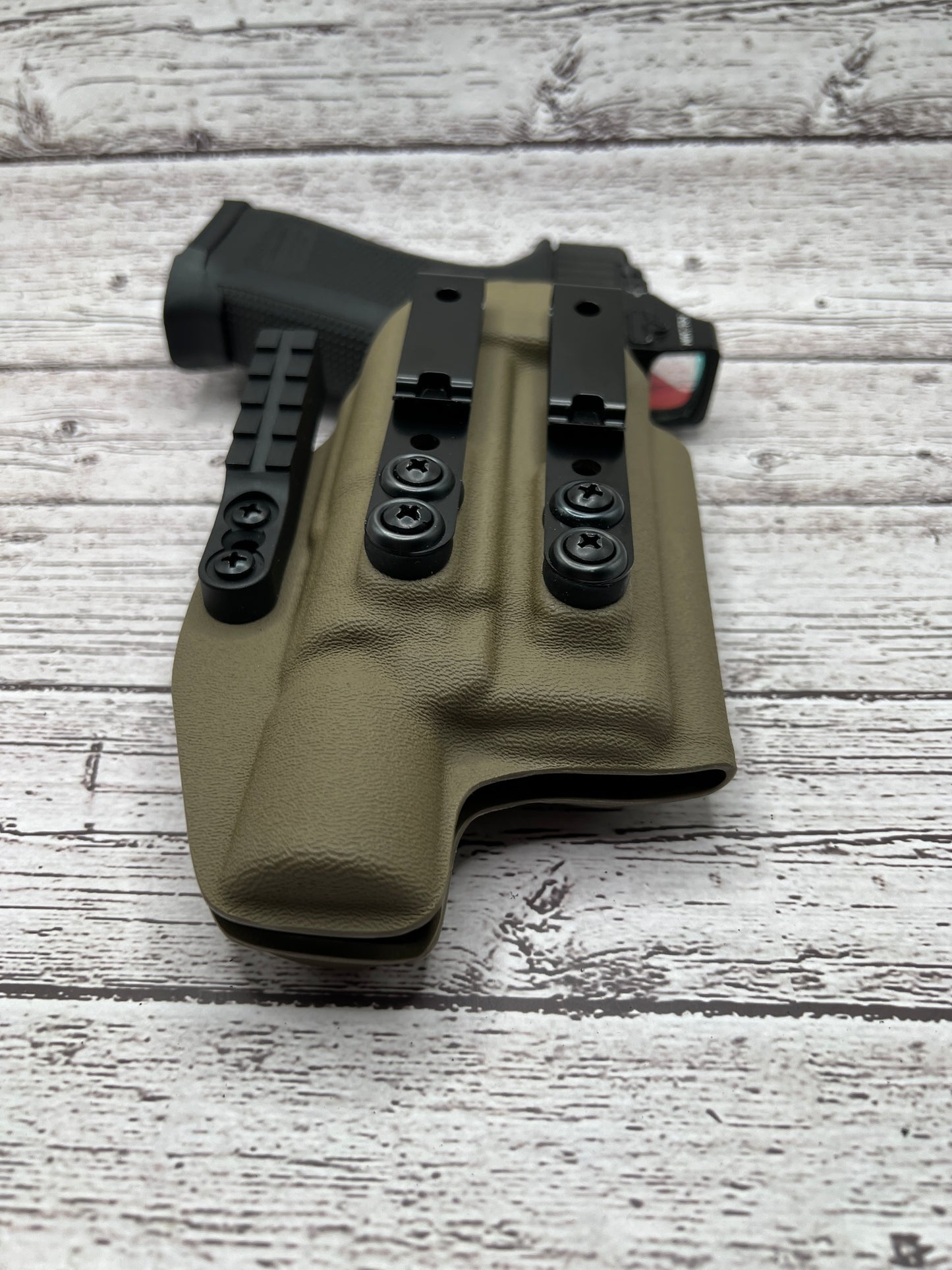 Light Bearing IWB Holster for Glock 19/19X/45 Pistol.